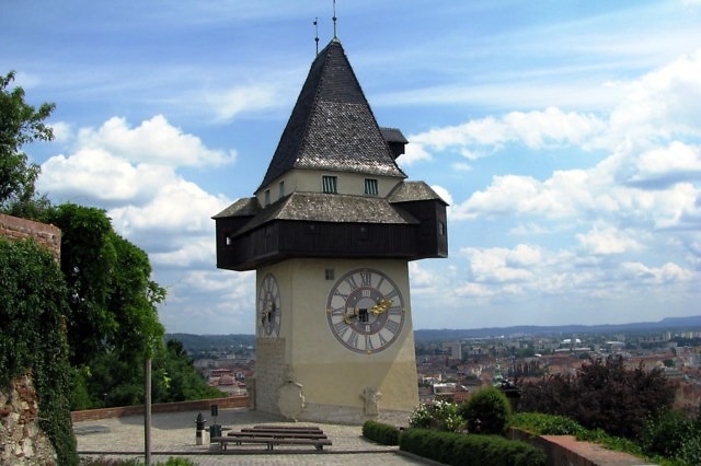 De Uhrturm op de Schlosberg